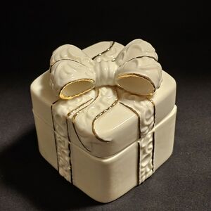 Vtg 1996 The San Francisco Music Box Company Porcelain Music Box